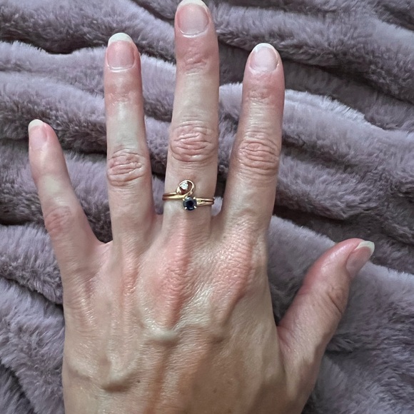 14k Yellow Gold, Dark Blue Round Sapphire, & Round Diamond, Ring, Size 6. - Picture 8 of 12